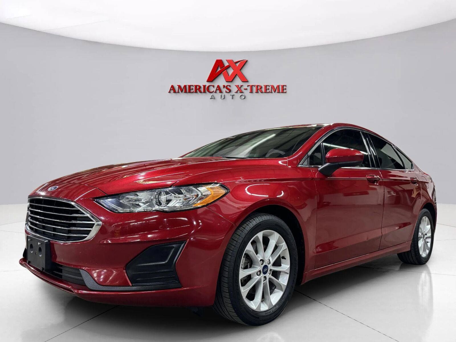 Used 2020 Ford Fusion SE FWD image 2