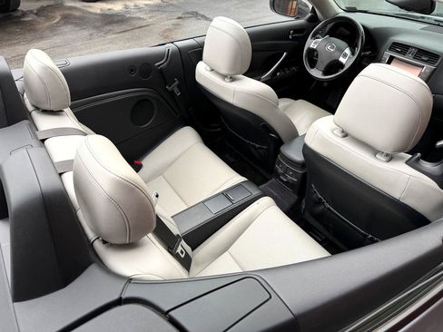 Used 2015 Lexus IS 250C image 18