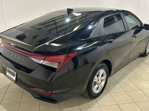 Used 2023 Hyundai Elantra SE FWD image 5
