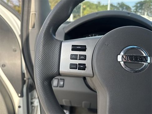Used 2016 Nissan Frontier SV image 17