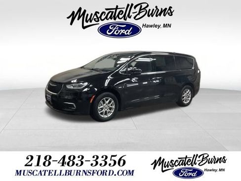 Used 2025 Chrysler Pacifica Select FWD image 1