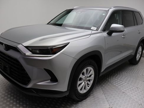 Certified 2025 Toyota Grand Highlander AWD image 2