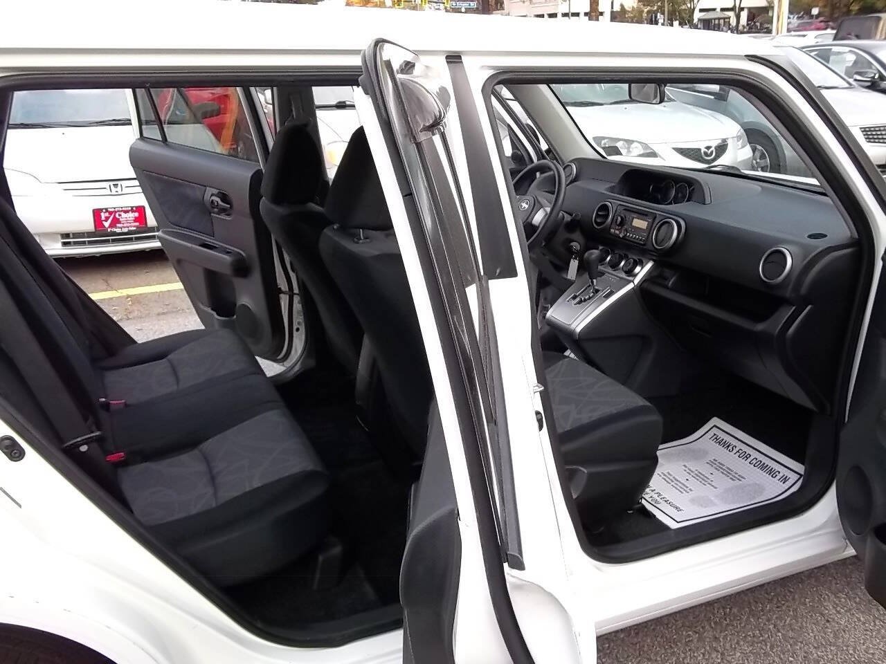 Used 2012 Scion xB FWD image 8