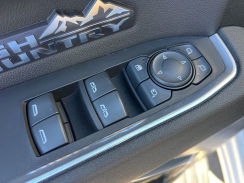 Used 2023 Chevrolet Silverado 1500 High Country w/ High Country Premium Package AWD/4WD image 11