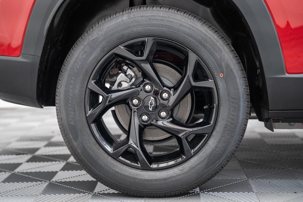 New 2026 Chevrolet Trax LT w/ Sunroof Package FWD image 16