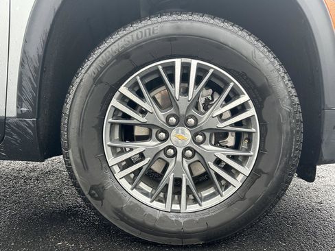 Certified 2025 Chevrolet Traverse LT image 11