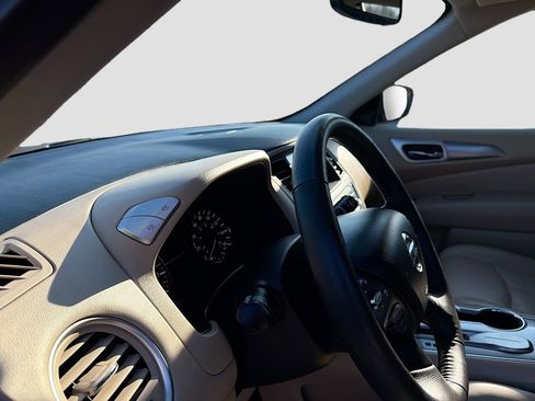 Used 2020 Nissan Pathfinder SL w/ Cargo Package image 9