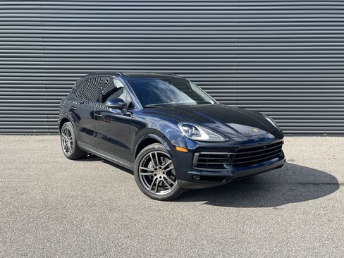 Certified 2022 Porsche Cayenne Platinum Edition image 7