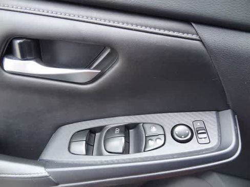 Used 2024 Nissan Sentra SV FWD image 13