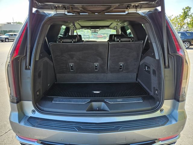 Used 2023 Cadillac Escalade Premium Luxury AWD/4WD image 18