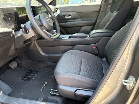 Used 2025 Nissan Kicks SV AWD/4WD image 15
