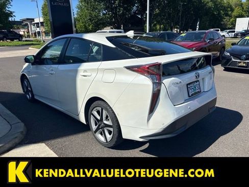 Used 2018 Toyota Prius Three Touring FWD image 5