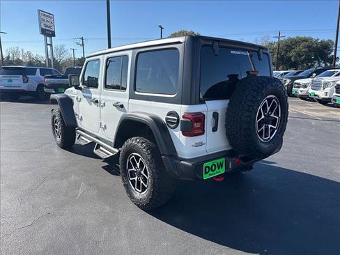 Used 2024 Jeep Wrangler Rubicon w/ Convenience Group image 10