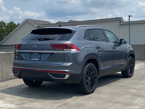 Used 2022 Volkswagen Atlas Cross Sport SE FWD image 3