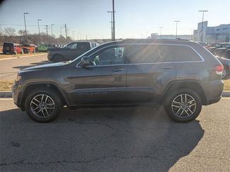 Used 2020 Jeep Grand Cherokee Laredo w/ 18" Wheel & 8.4" Radio Group video 2