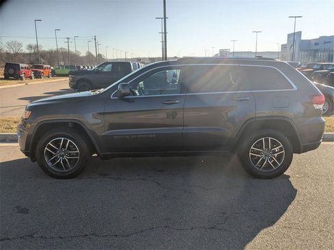 Used 2020 Jeep Grand Cherokee Laredo w/ 18" Wheel & 8.4" Radio Group image 2