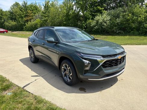 New 2026 Chevrolet Trax LT w/ LT Convenience Package FWD image 11