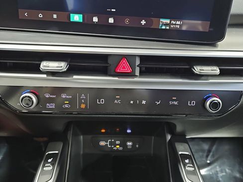 Used 2024 Kia Sorento S image 24