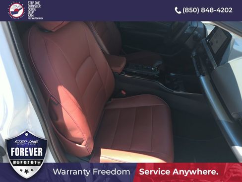 Used 2025 Toyota Prius LE FWD image 33