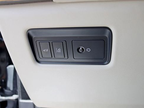 Used 2017 Land Rover Range Rover HSE image 17