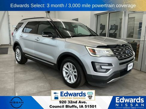 Used 2017 Ford Explorer XLT w/ Equipment Group 201A FWD image 2