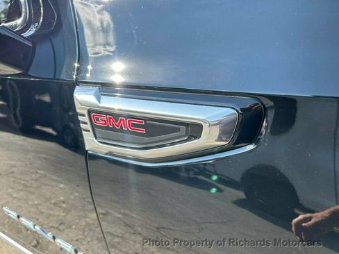 Used 2025 GMC Yukon XL Denali w/ Denali Reserve Package AWD/4WD image 8