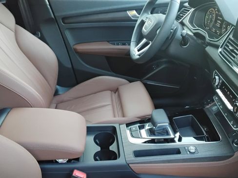 Certified 2025 Audi Q5 e Premium Plus image 28