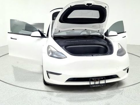 Used 2022 Tesla Model Y Long Range AWD/4WD image 12