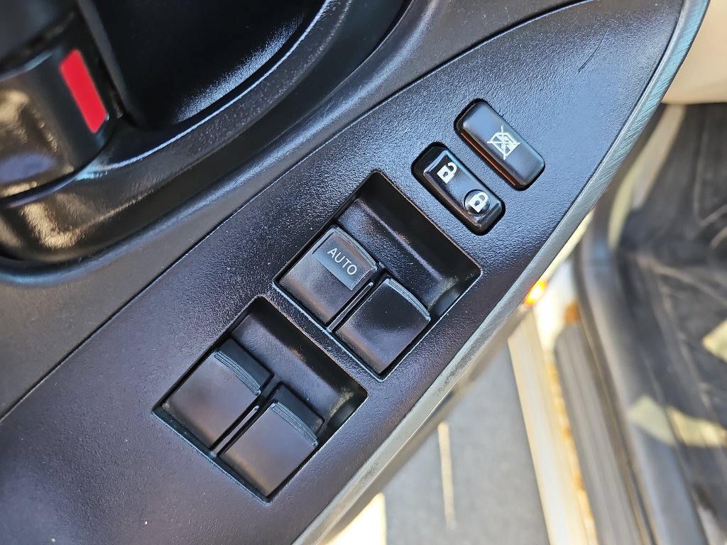 Used 2009 Toyota RAV4 Limited AWD/4WD image 18
