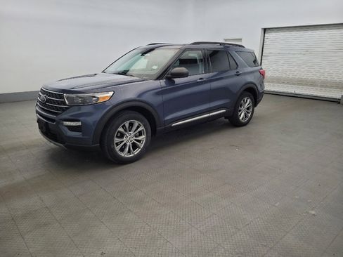 Used 2021 Ford Explorer XLT w/ Equipment Group 202A AWD/4WD image 2