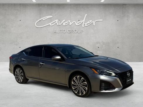 Used 2023 Nissan Altima 2.5 SL AWD/4WD image 2