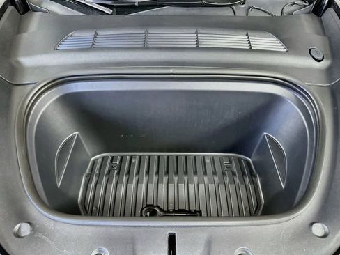 Used 2024 Tesla Model Y Long Range AWD/4WD image 8