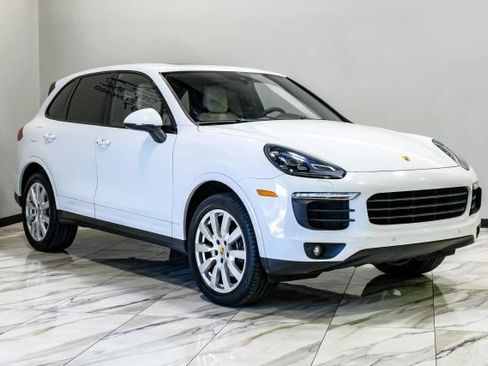 Used 2017 Porsche Cayenne AWD/4WD image 10