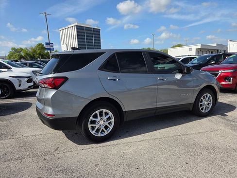Certified 2023 Chevrolet Equinox LS w/ LS Convenience Package FWD image 12