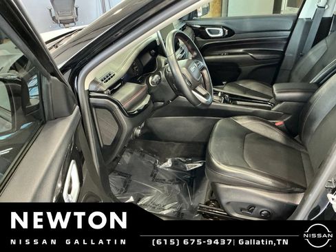 Used 2022 Jeep Compass Trailhawk w/ Trailhawk Convenience Group AWD/4WD image 12