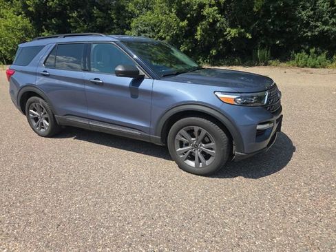 Used 2021 Ford Explorer XLT w/ Equipment Group 202A AWD/4WD image 24