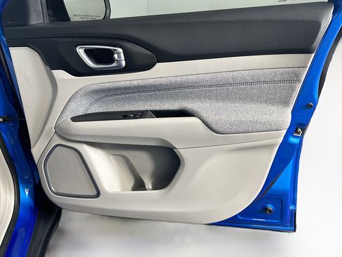 Used 2023 Jeep Compass Latitude image 33