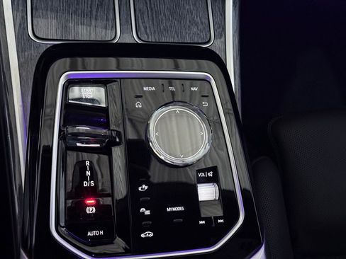 Used 2023 BMW 760i xDrive w/ Executive Package image 24