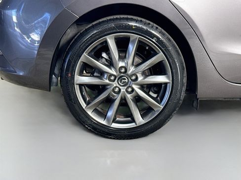 Used 2018 MAZDA MAZDA3 Grand Touring w/ Premium Equipment Package FWD image 33