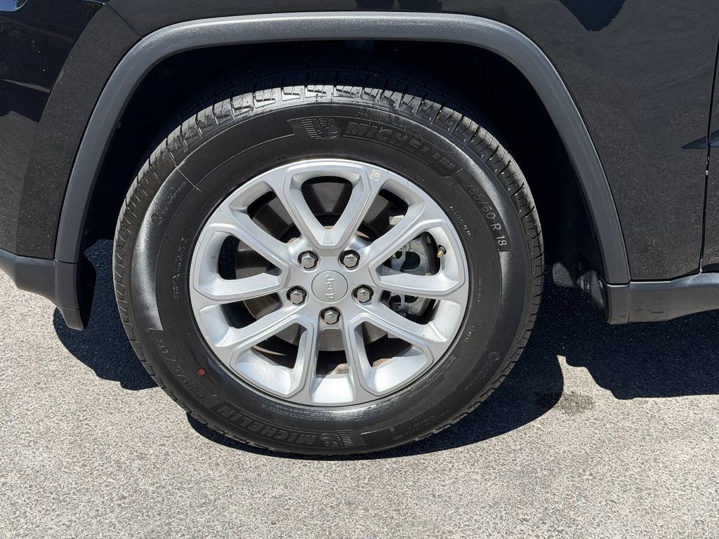 Certified 2022 Jeep Grand Cherokee Laredo E RWD image 27