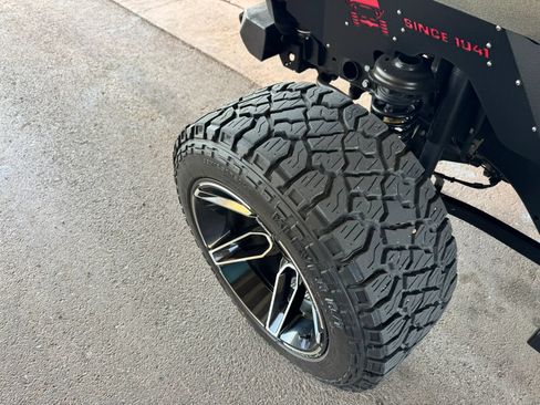 Used 2020 Jeep Wrangler Unlimited Sahara AWD/4WD image 31