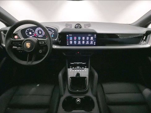 Used 2025 Porsche Cayenne image 17