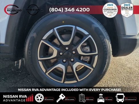 Used 2024 Jeep Compass Trailhawk image 12