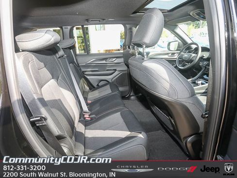New 2025 Jeep Grand Cherokee Laredo X image 19