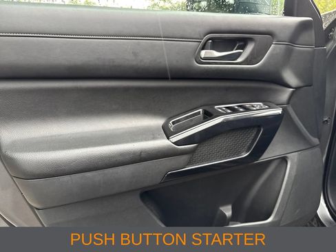 Used 2022 Nissan Pathfinder SV w/ SV Premium Package FWD image 3