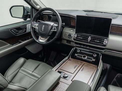 Used 2022 Lincoln Navigator Black Label image 28