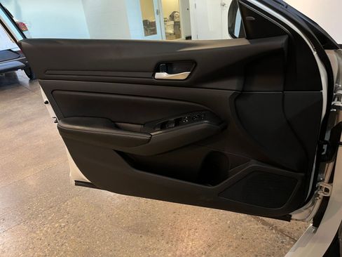 Used 2025 Nissan Altima 2.5 SV FWD image 18