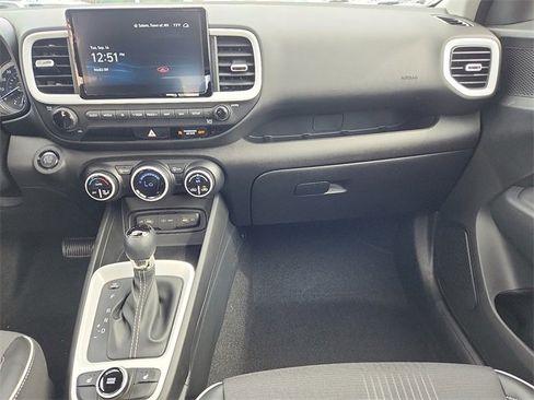 Certified 2022 Hyundai Venue Limited image 10