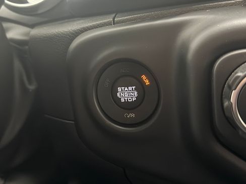 Used 2023 Jeep Wrangler Unlimited Sahara AWD/4WD image 17