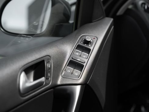 Used 2016 Volkswagen Tiguan SEL image 20